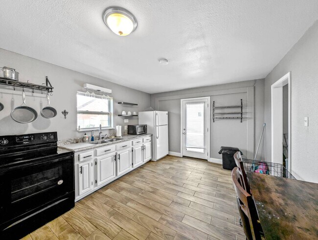 Building Photo - 3404 Lake Lynn Dr