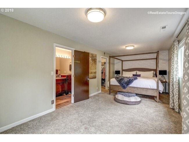 Building Photo - Spacious 4-Bedroom Home with Multiple Livi...