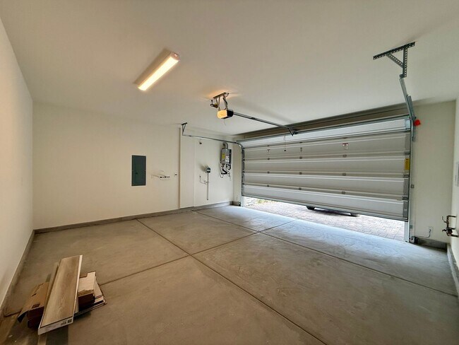 Building Photo - Modern Brand New Summerlin Home with 5 Bedrooms, Loft & Upgraded Finishes