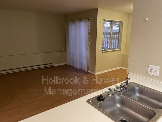 Building Photo - 4531 Boardwalk Dr
