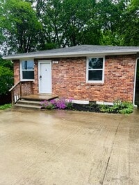 Building Photo - 2BR/1BA with washer and dryer included!