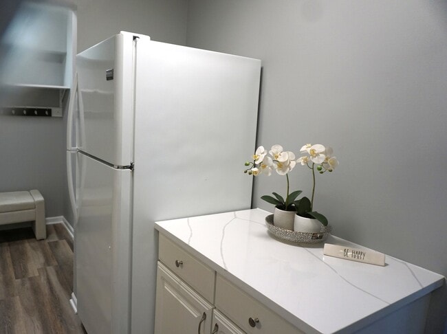 Building Photo - 2650 Brookwood Way Dr