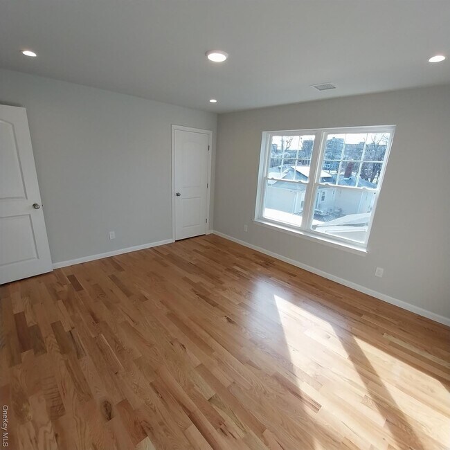 Building Photo - 343 Jackson St