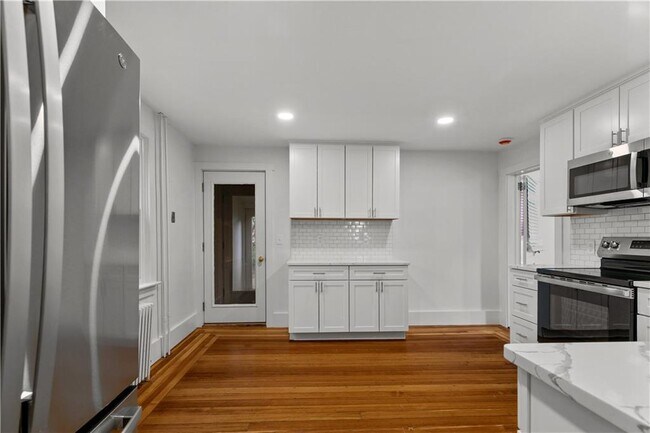 Building Photo - 41 Freeborn St