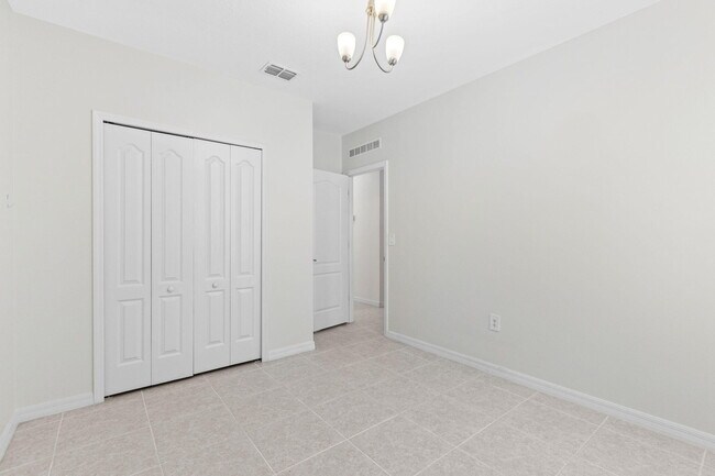 Building Photo - 681 SW Millard Dr