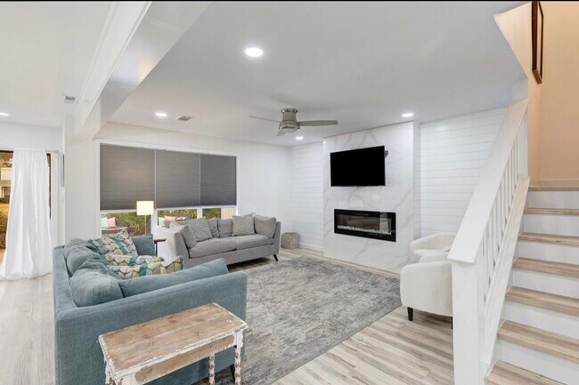 Building Photo - 735 Sandpiper Pl