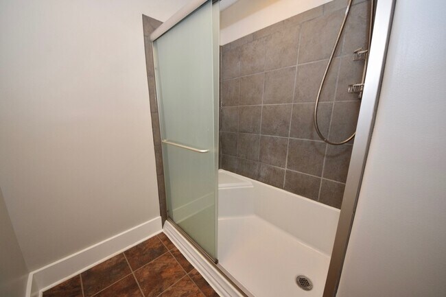 Building Photo - DARLING charmer with 3 beds and 2 baths near the U of M.