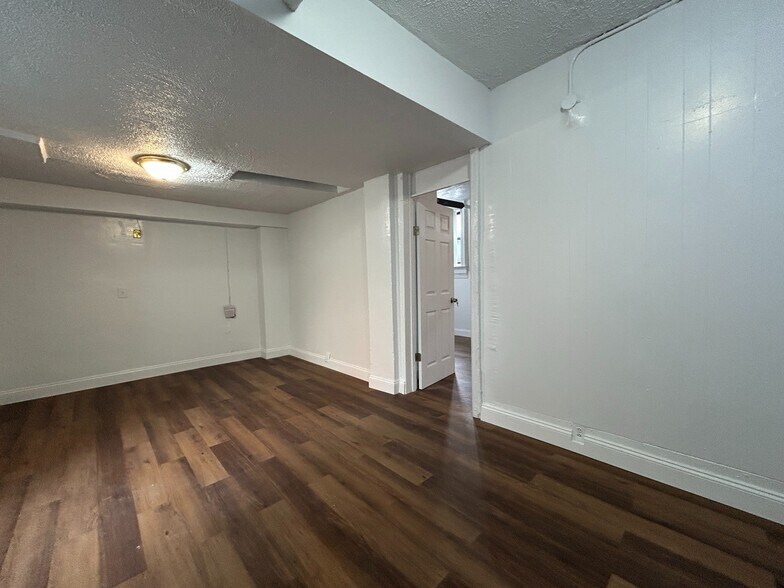 Primary Photo - 381 E 160th St