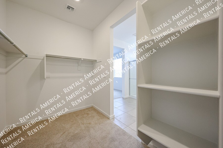 Building Photo - 3380 N Camden Dr