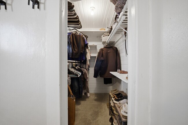 Building Photo - 1080 Green St