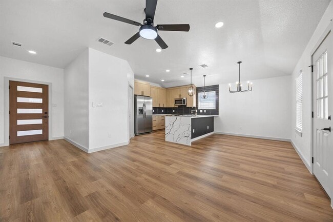 Building Photo - 2303 Thomas St