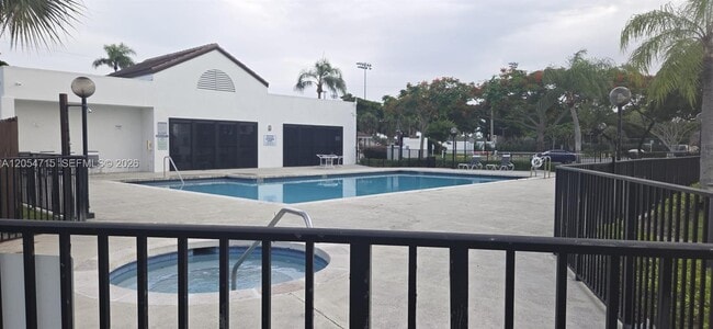 Building Photo - 210 Lake Pointe Dr