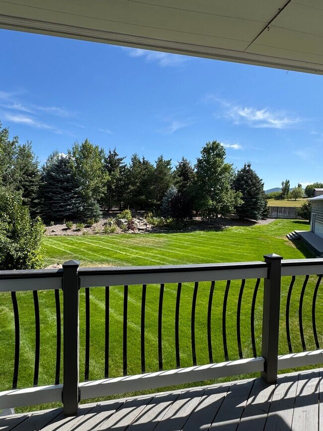 Building Photo - Spacious and Private 5-Bedroom Home for Re...