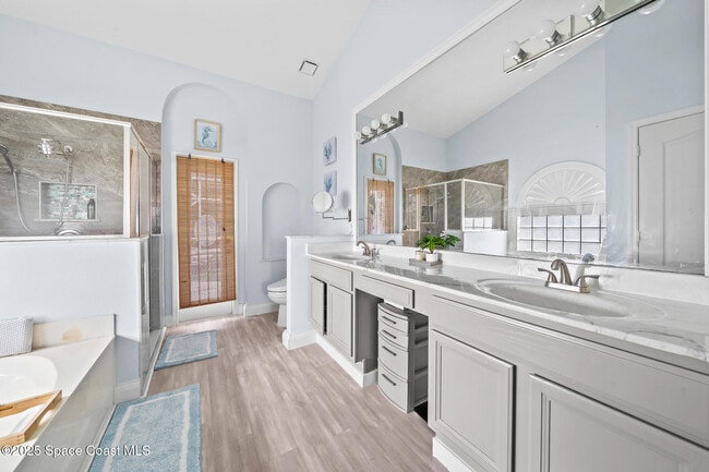 Building Photo - 2631 Canterbury Cir