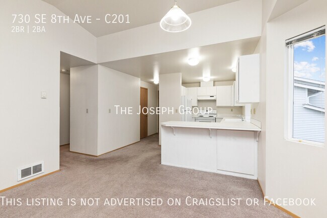 Building Photo - Top Floor 2BD/1.75BA Condo in Oak Harbor!