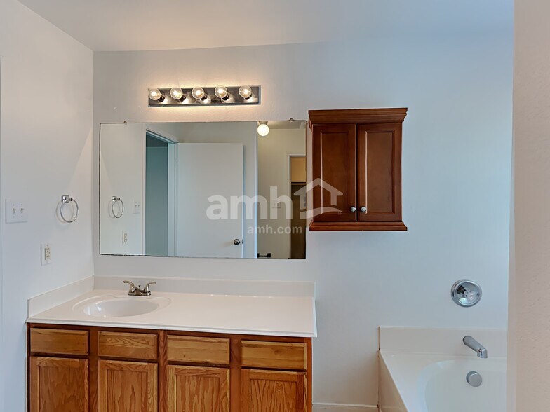 Building Photo - 21447 Hannover Grove Ln