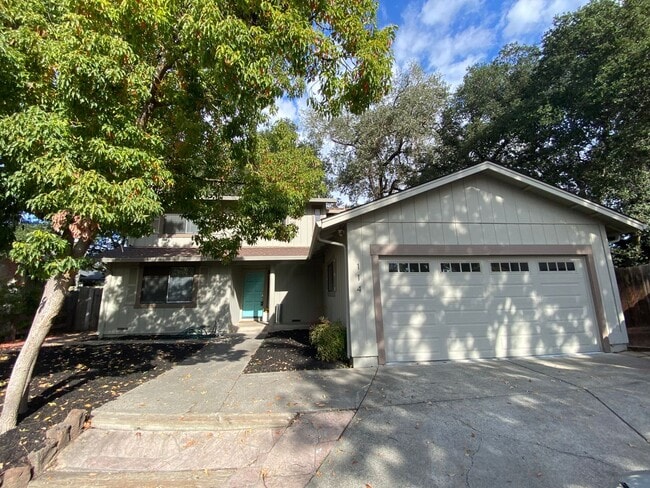 Building Photo - Beautiful 4bd/ 2.5 ba House