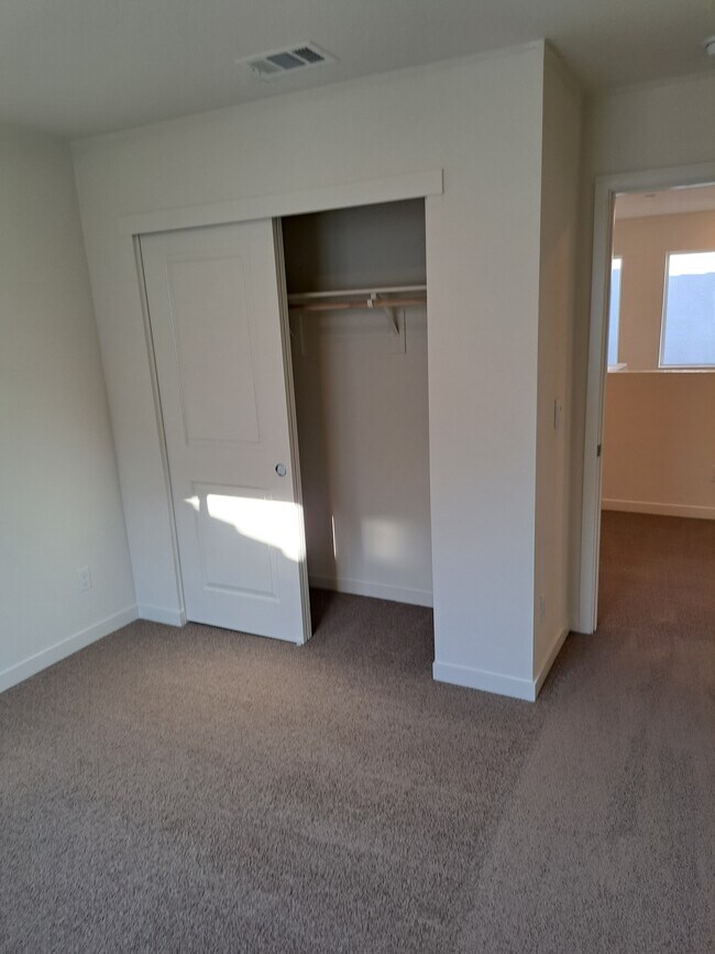 Building Photo - 5009 Star Dance Cir