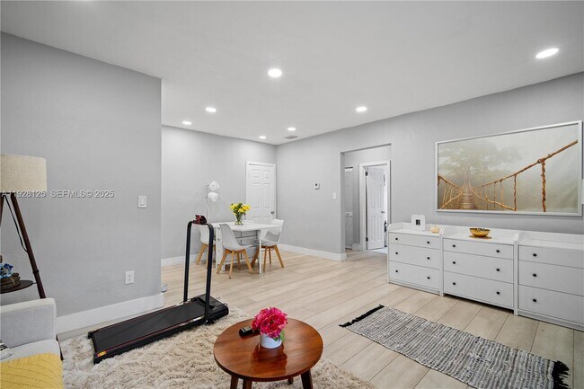 Building Photo - 16101 NE 11th Ave