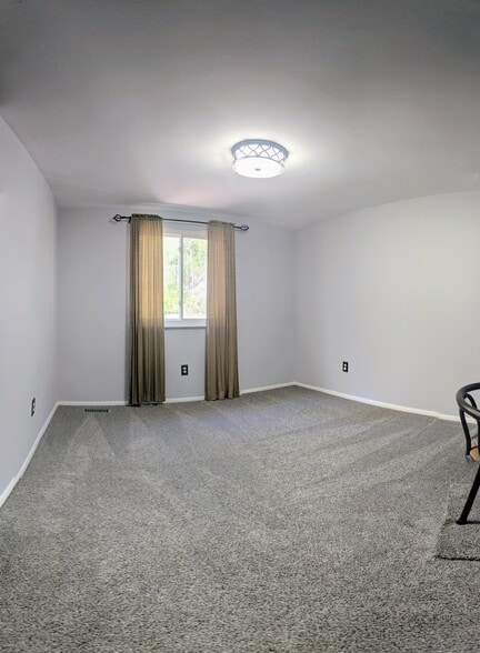 Dining - 5395 Harbor Court Dr