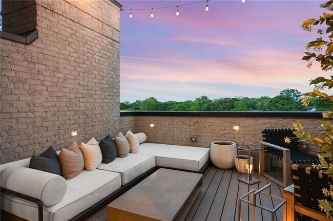 Building Photo - 661 Auburn Ave NE