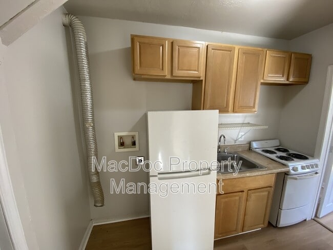 Building Photo - 511 Willis St