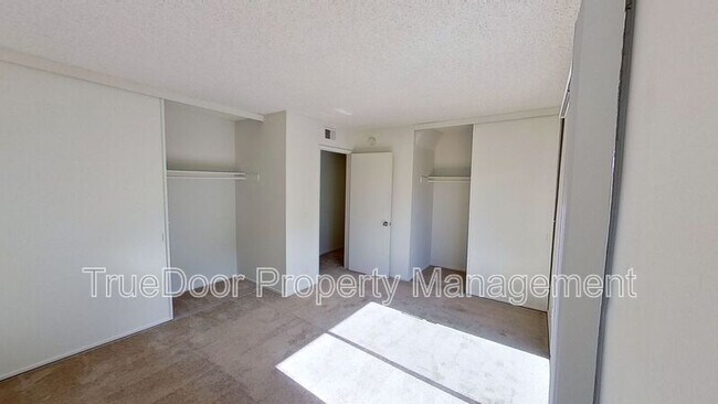 Building Photo - 533 N.Tustin Ave.