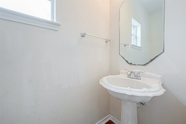 Building Photo - 2422 Leanett Way