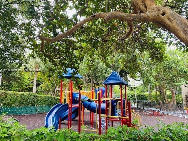 Building Photo - 161 Crandon Blvd