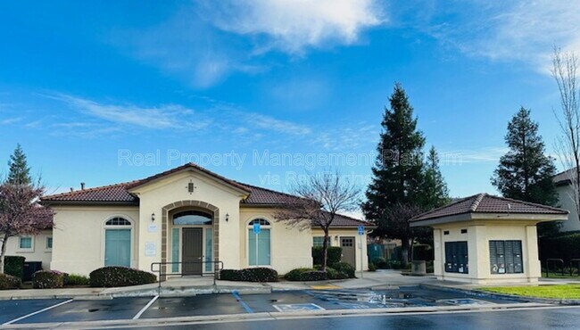 Building Photo - 4437 W Pinsapo Dr