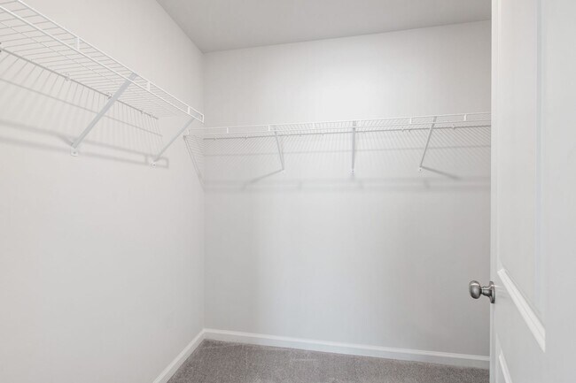 Building Photo - Bright, Spacious & Move-In Ready Townhome ...