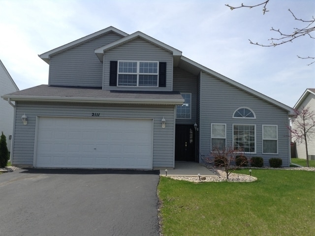 Building Photo - 2111 Gray Hawk Dr