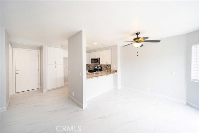 Building Photo - 24687 New Haven Dr