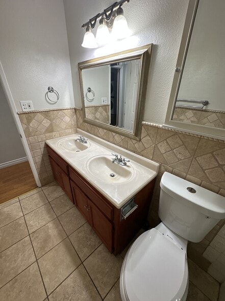 Building Photo - 5138 W 141st St