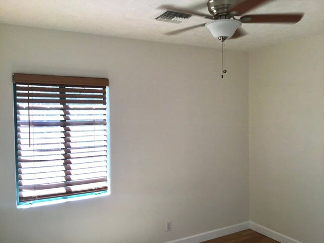 Building Photo - Modern, beautiful 3Bdrm, 2ba unfurnished i...