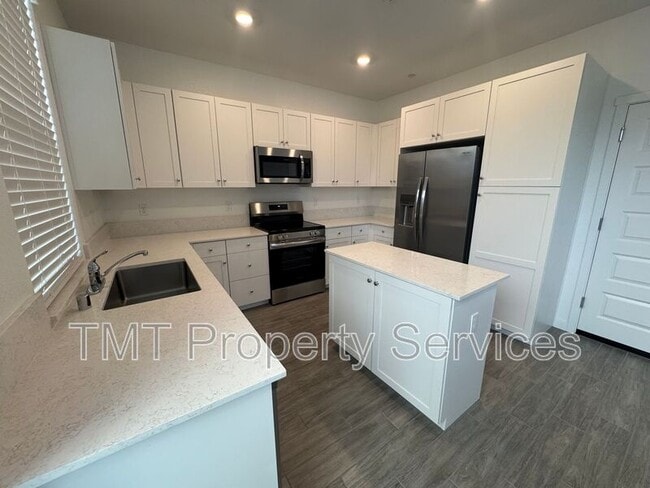 Building Photo - 867 Lk Pk Cir