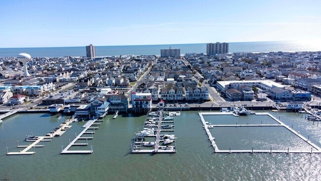 Building Photo - 9416 Amherst Ave