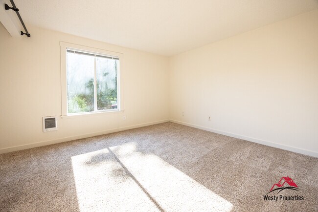 Building Photo - 5147 NE Killingsworth St