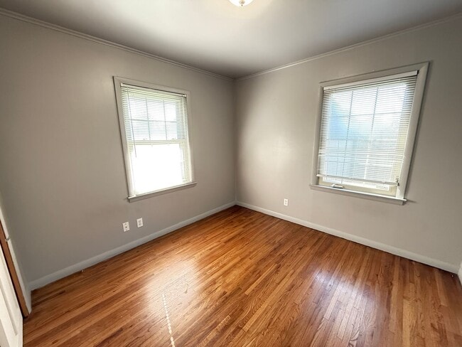 Building Photo - Stunning 3 bedroom, 1.5 Bath in Tulsa