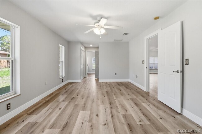 Building Photo - 8520 N Elkcam Blvd