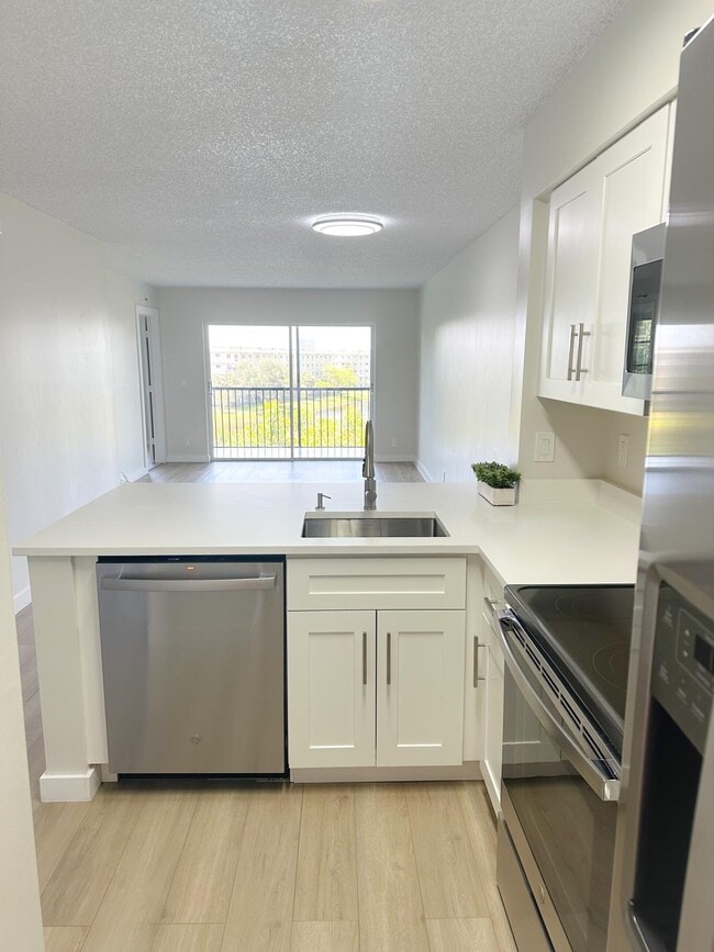 Building Photo - 2222 N Cypress Bend Dr