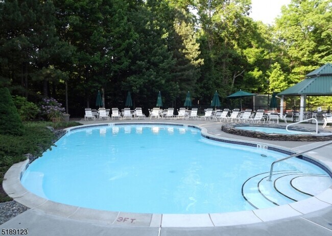 Building Photo - 2 Richmond Rd