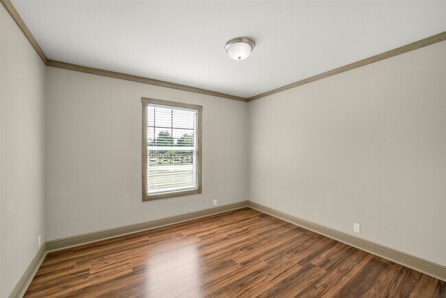 Building Photo - 1566 County Rd 610