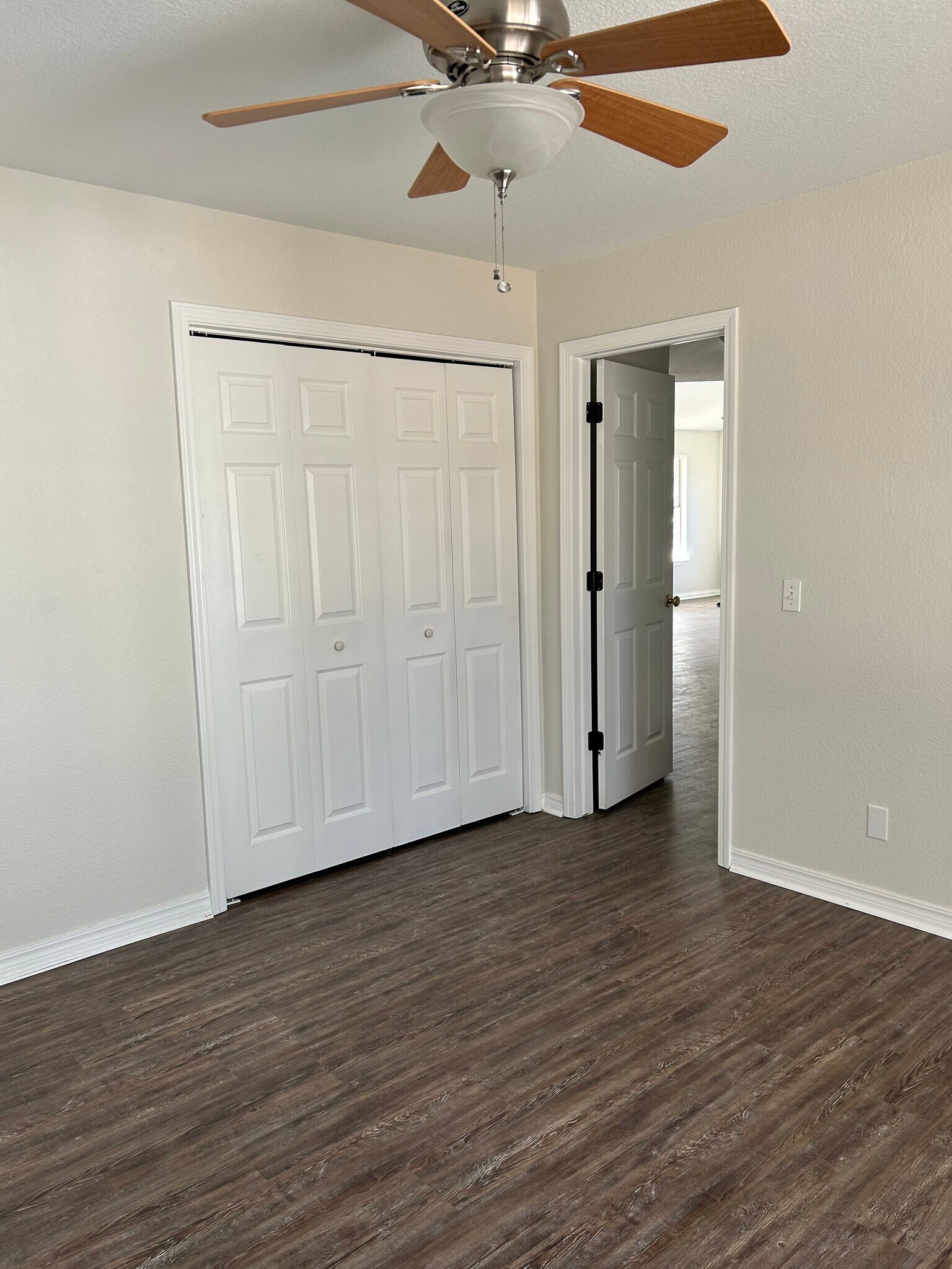 Building Photo - 1474 N Caddo Ave