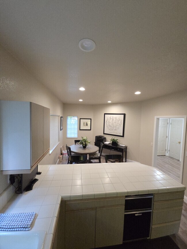 Building Photo - 10 Gregory Pl