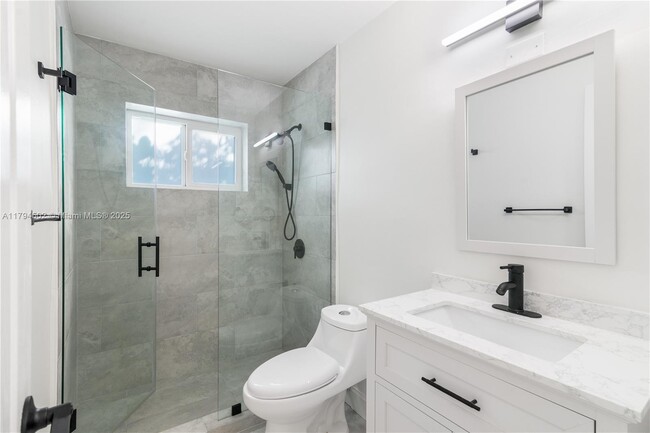 Building Photo - 6330 SW 27th St