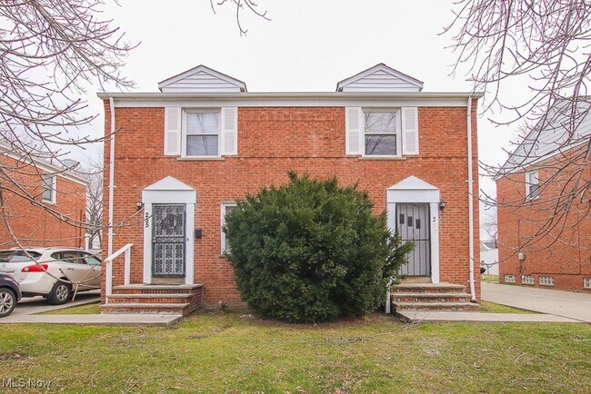 Building Photo - 257 E 250th St