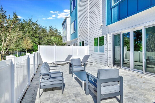 Building Photo - 7770 Sandy Ridge Dr