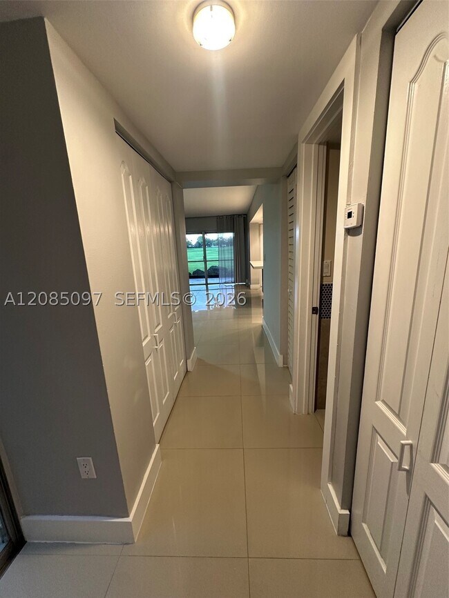 Building Photo - 14357 Kendale Lakes Dr