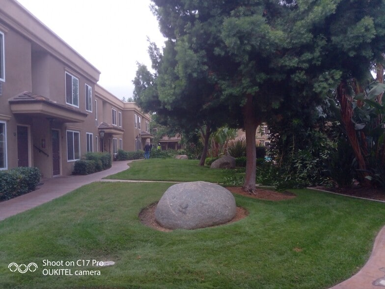 Building Photo - 792 Avocado Ave